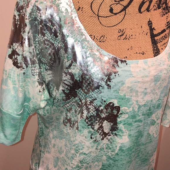 🍃 Pretty Maurice’s Top 🍃 - Picture 2 of 7